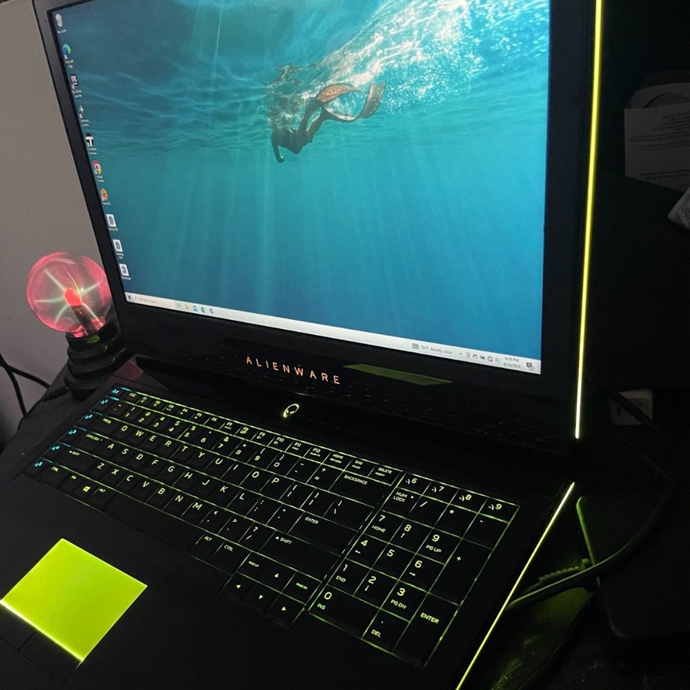 Alienware M17 R2